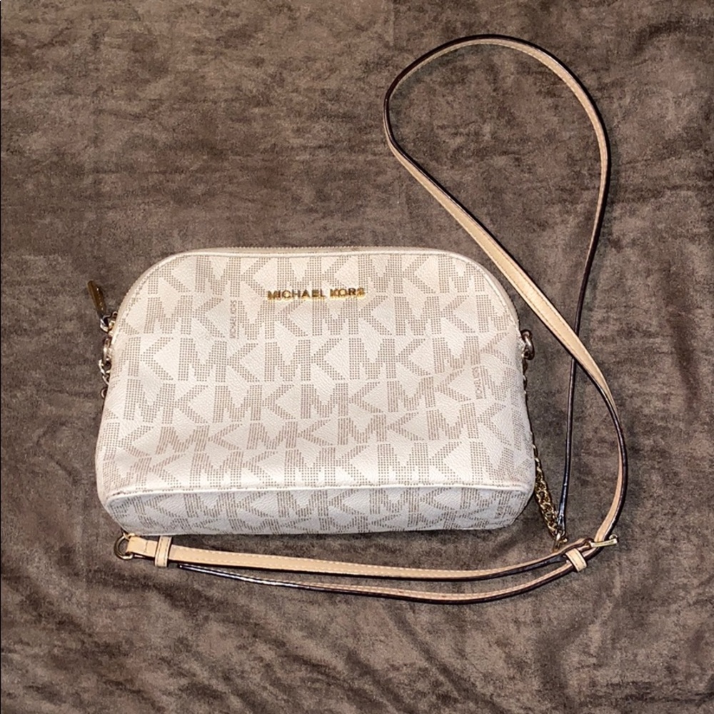 White CrossBody Micheal Kors Bag
